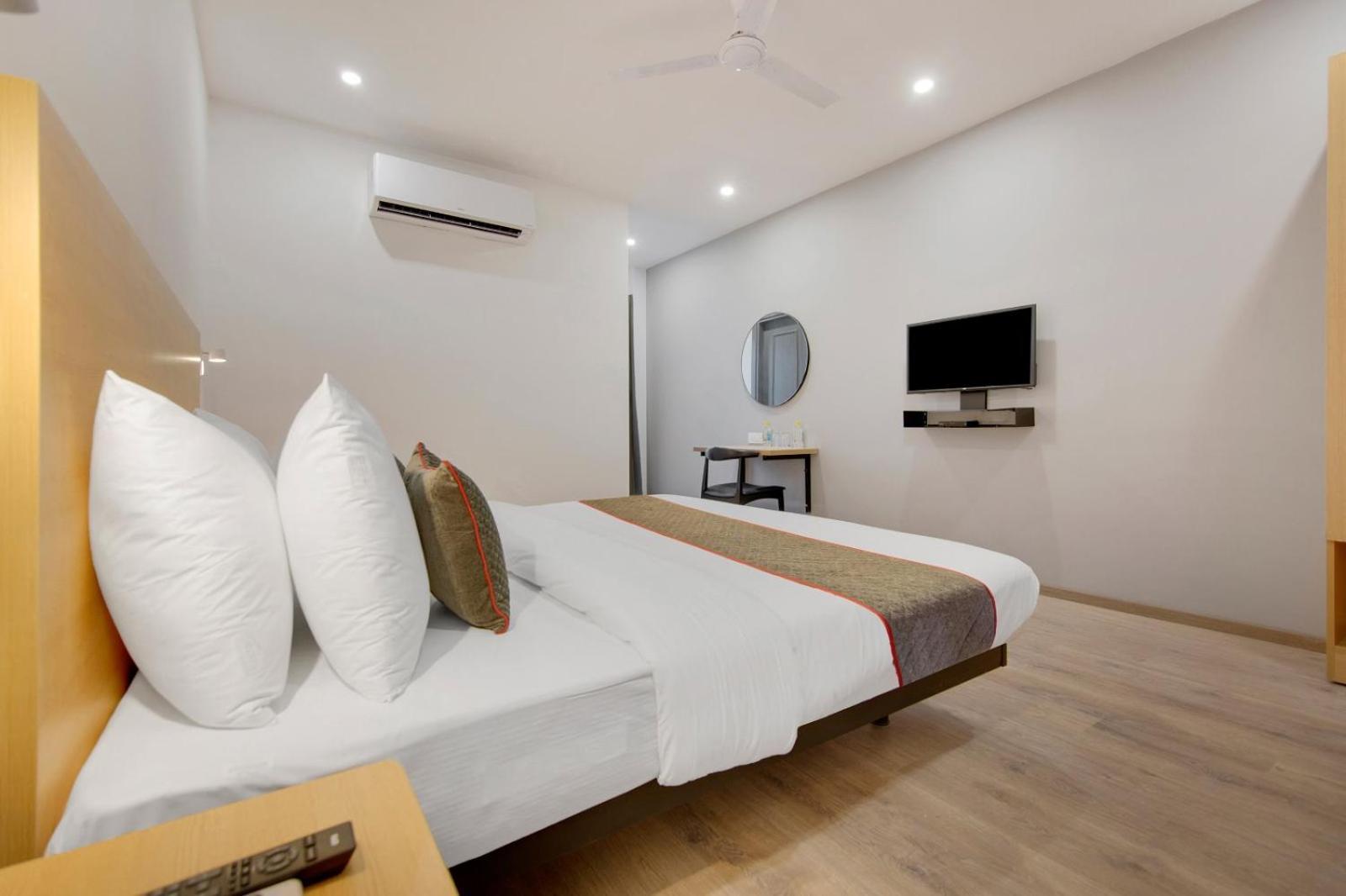 Hotel Aerotech Near Delhi Airport New Delhi Exteriör bild