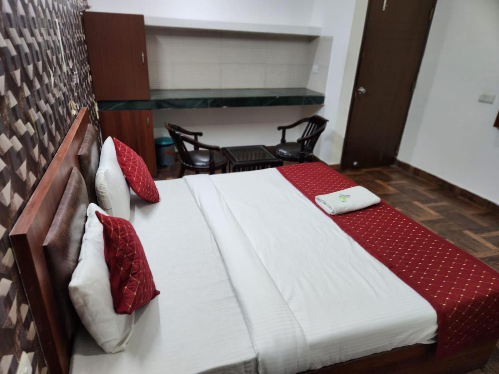Hotel Aerotech Near Delhi Airport New Delhi Exteriör bild